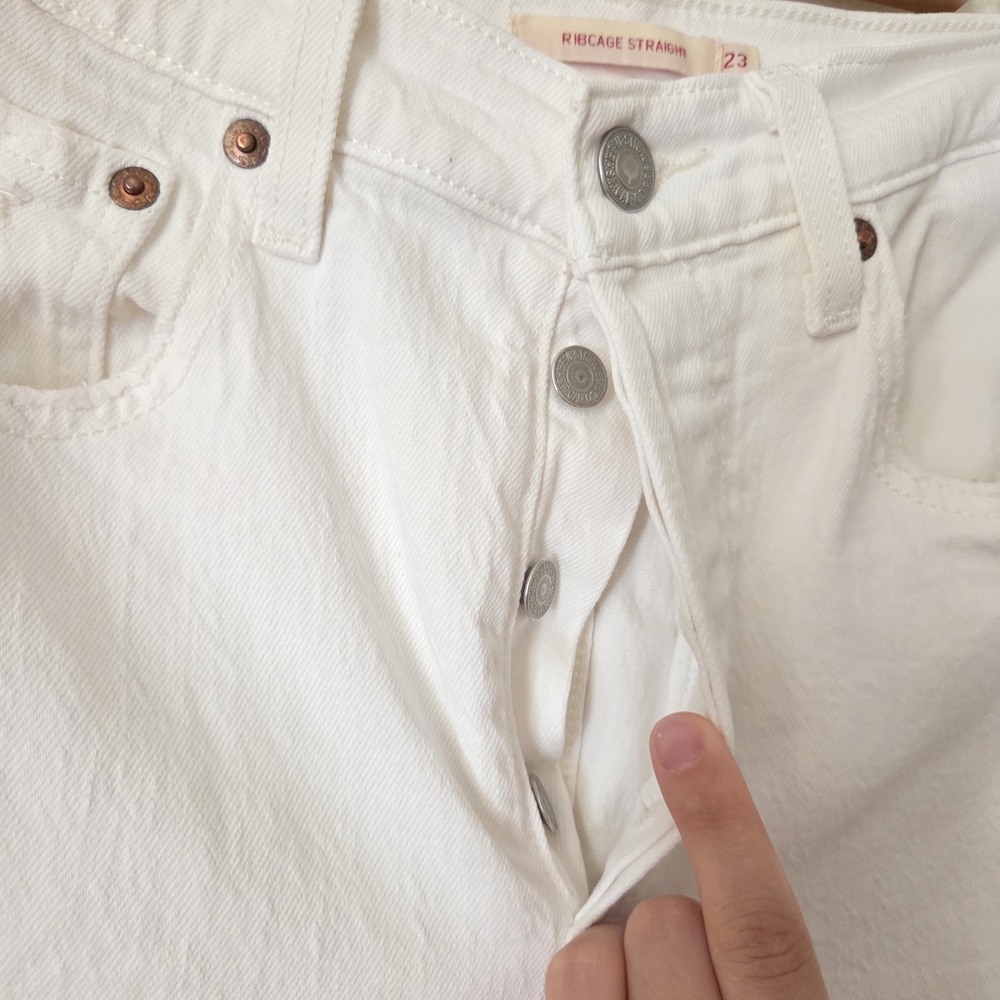 lEVI'S White Jeans - Picture 5 of 13